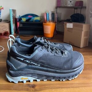 Altra Women's Olympus 4 Size 8.5
